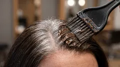 Alternativa natural à tinta para o cabelo: os cabelos brancos desaparecem e os fios ficam como seda