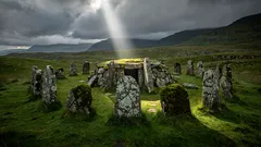 Mistério mais antigo do que as pirâmides: o que encontraram em túmulos com 5.000 anos na Escócia